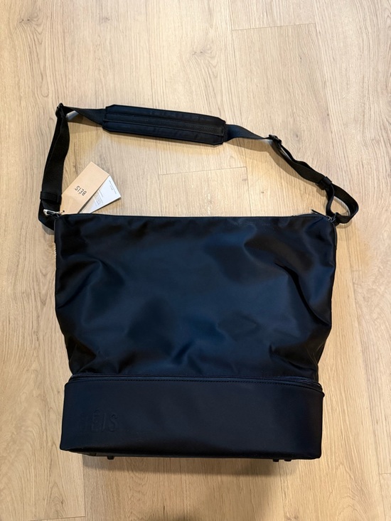 BEIS Handbags - BÉIS The Day Dripper Nylon Tote Crescent Weekender